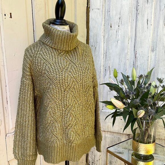 a new day Sweaters - A NEW DAY , LONG SLEEVE GREEN SWEATER. Size S